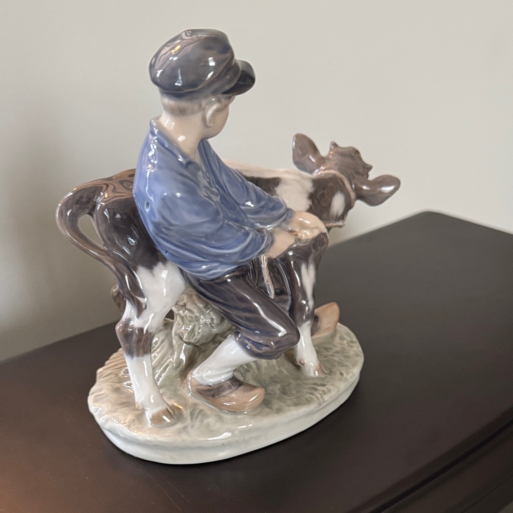 Vintage Royal Copenhagen Figurine – “Boy with Calf” #772 - Picture 4 of 8